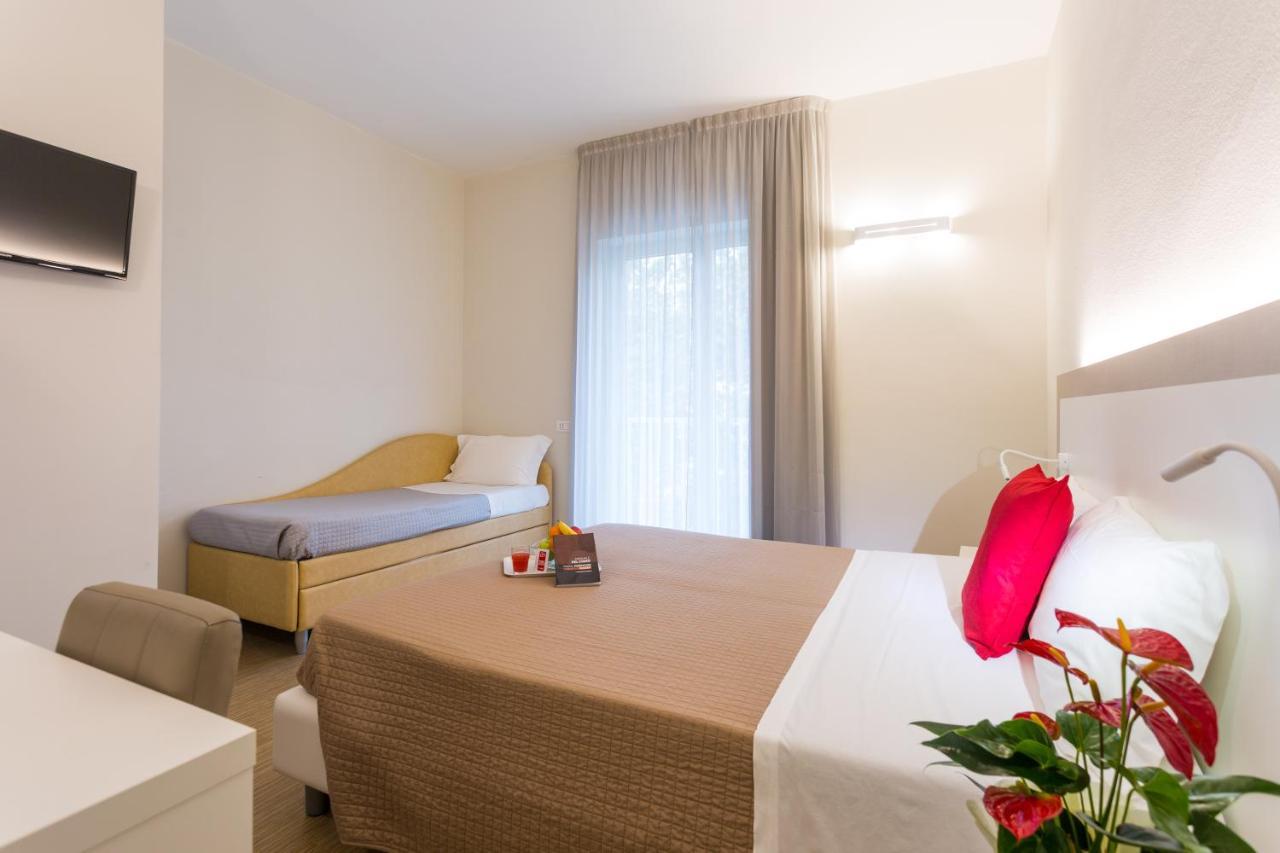 Hotel Amicizia Rimini Esterno foto