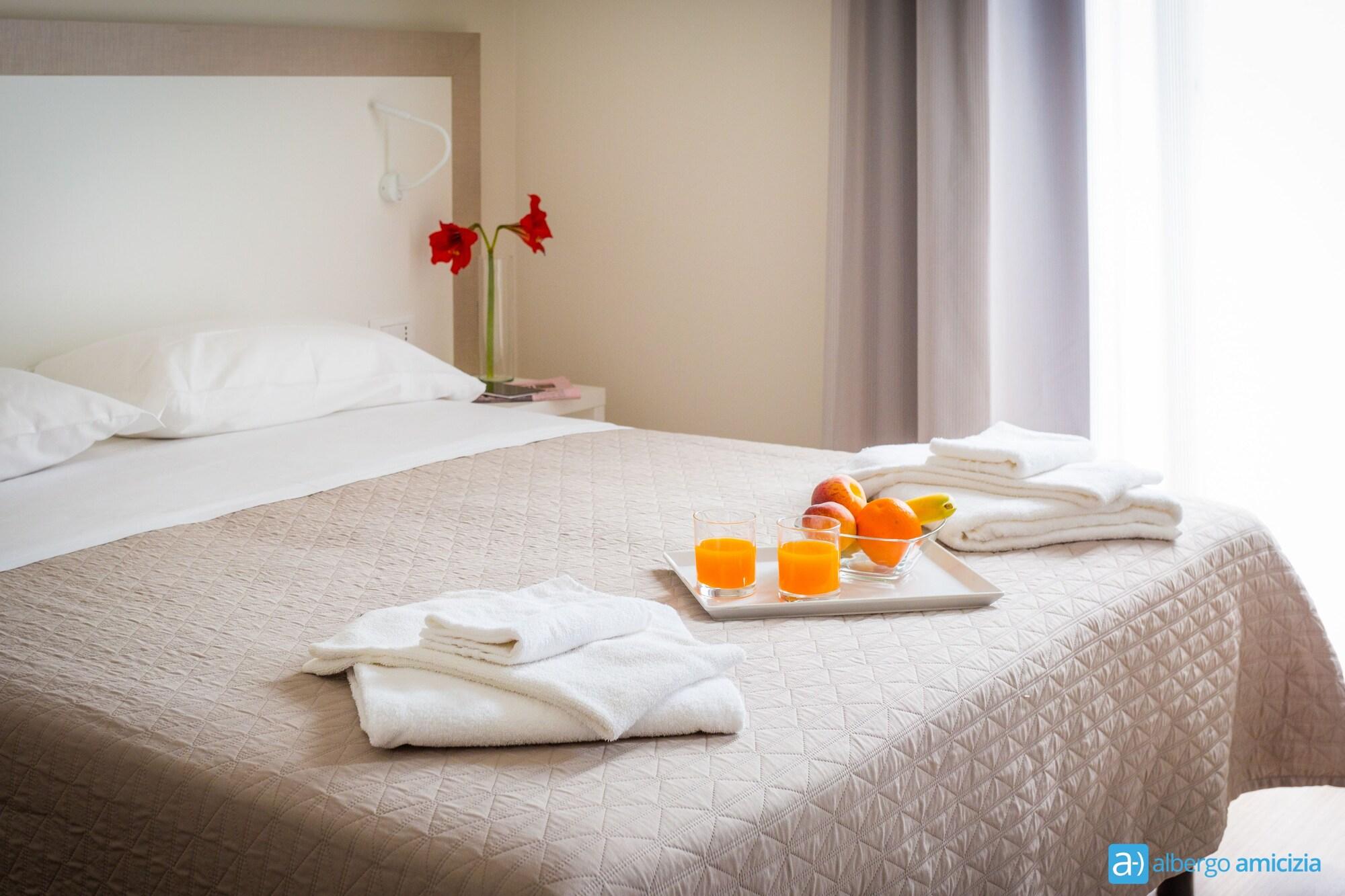 Hotel Amicizia Rimini Esterno foto
