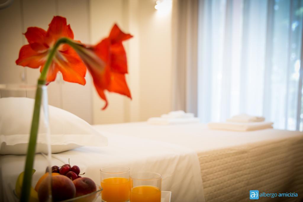 Hotel Amicizia Rimini Esterno foto