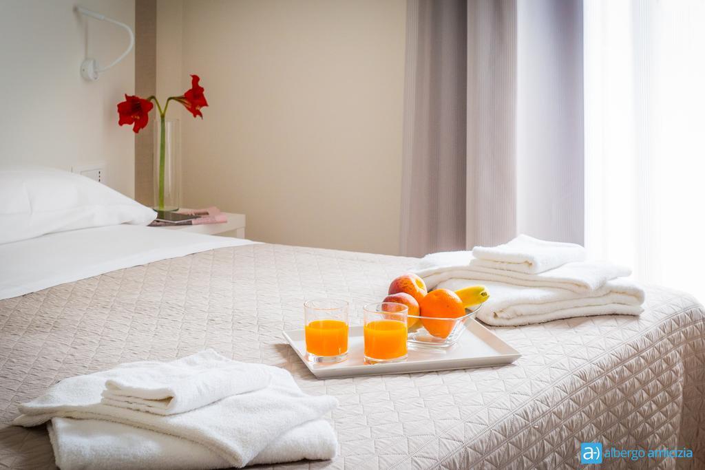 Hotel Amicizia Rimini Esterno foto