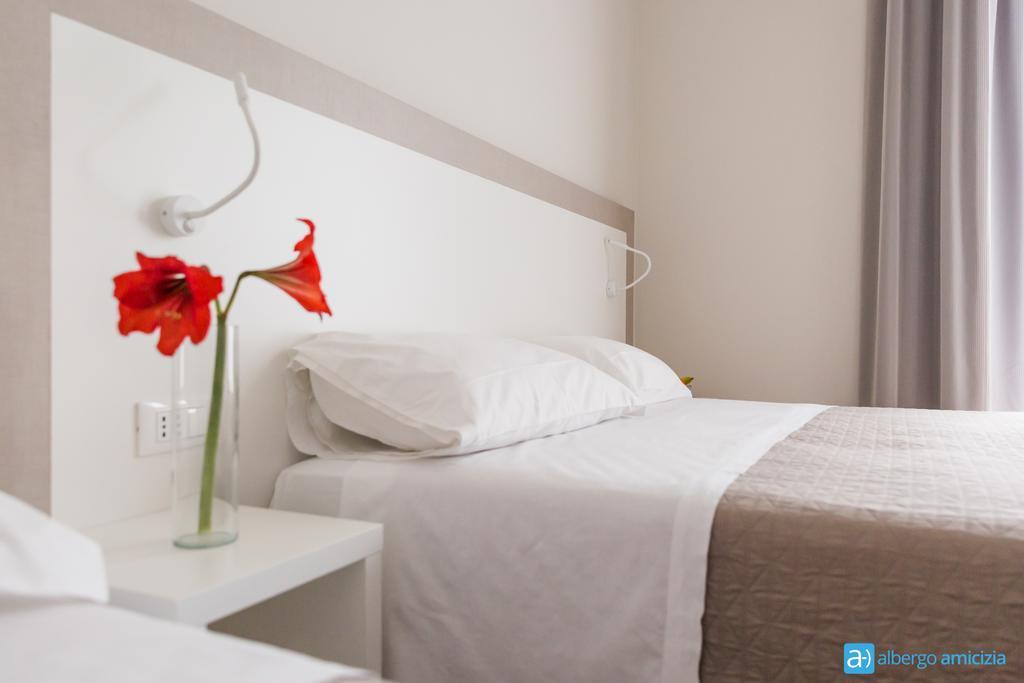 Hotel Amicizia Rimini Esterno foto