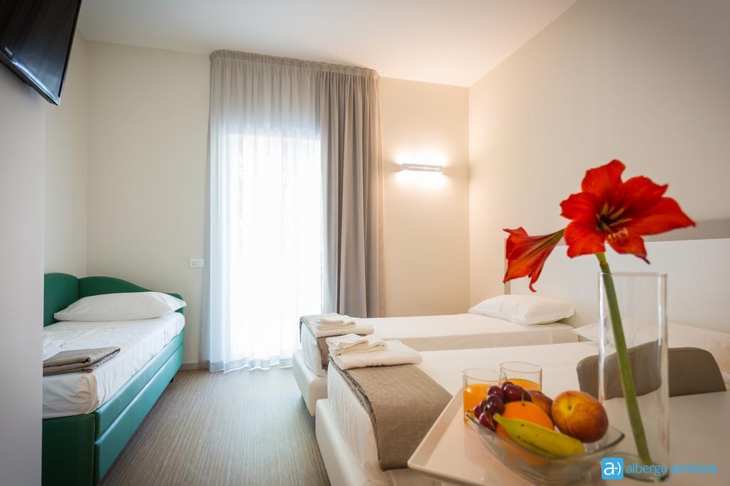 Hotel Amicizia Rimini Esterno foto