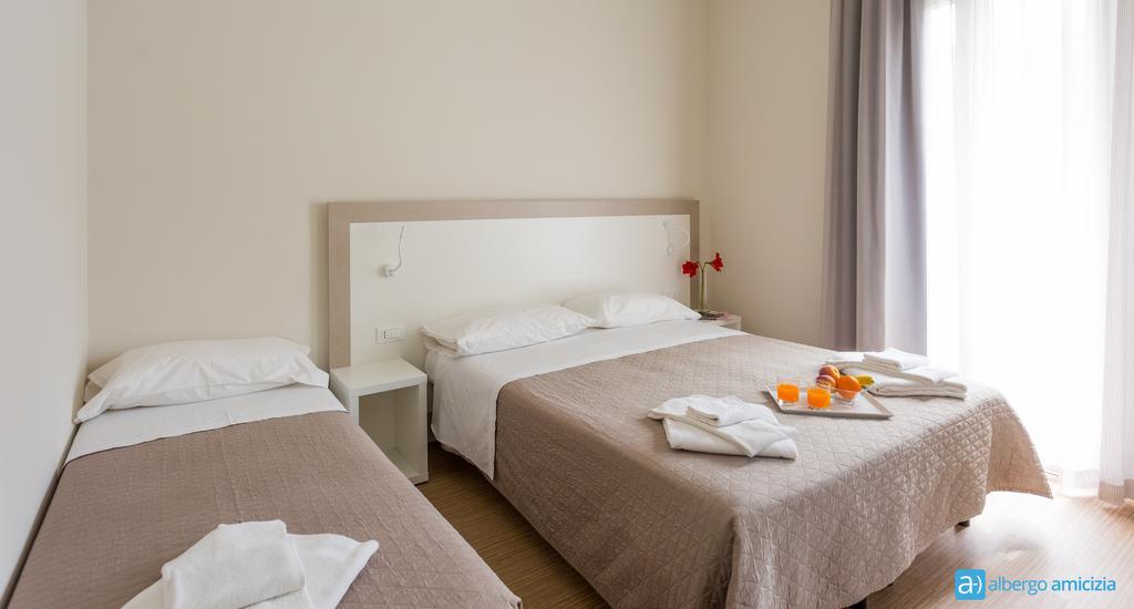 Hotel Amicizia Rimini Esterno foto