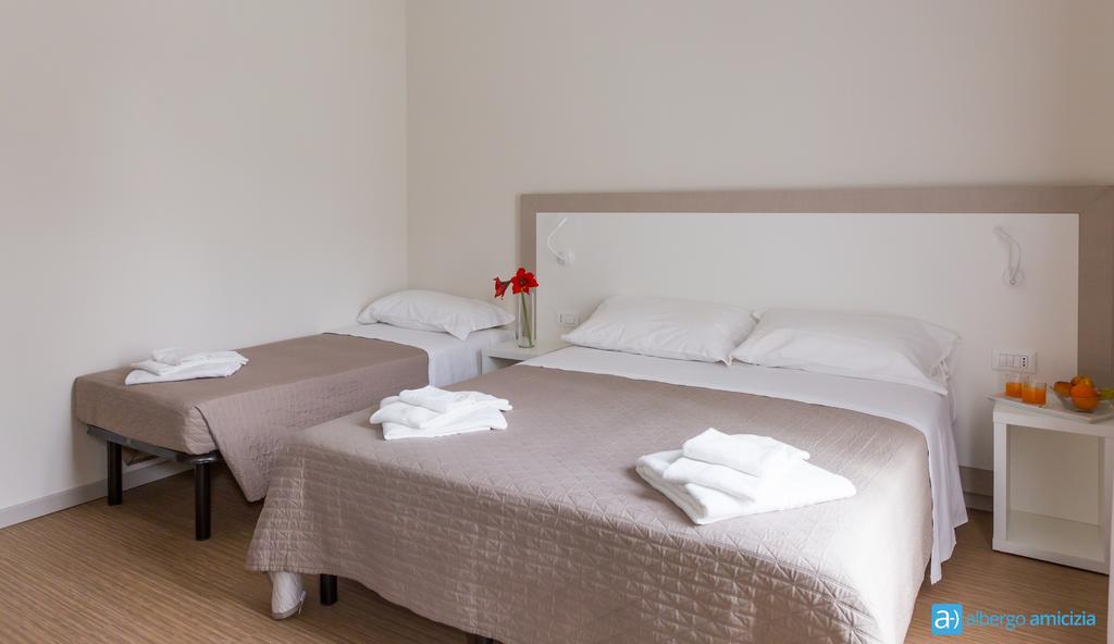 Hotel Amicizia Rimini Esterno foto
