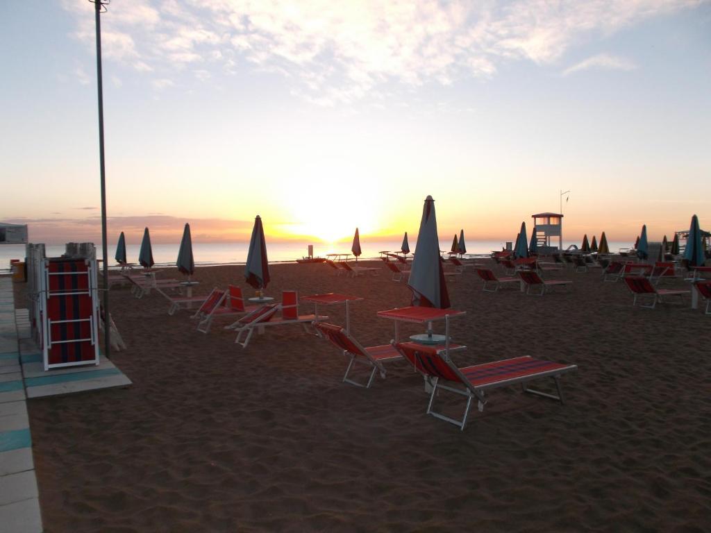 Hotel Amicizia Rimini Esterno foto
